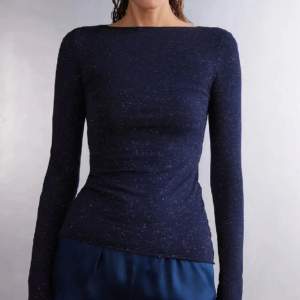 Marinblå cashmere intimissimi tröja  Storlek S💙 Prislapp finns kvar, helt oanvänd 