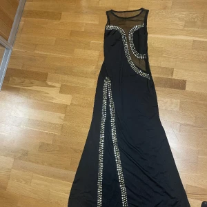 Festkläning  - Festkläning, köpte  för 1000kr, Nelly storlek 36