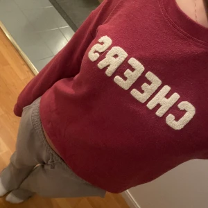 Tröja - Sweatshirt med texten ”cheers” . Kommer ej till användning. Storlek S/M. 25kr + frakt🥰