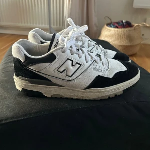 New balance 550 - Säljer mina new balance 550 då dom inte kommer till användning längre. Riktigt sköna och stilrena skor till alla tillfällen! Storlek 42