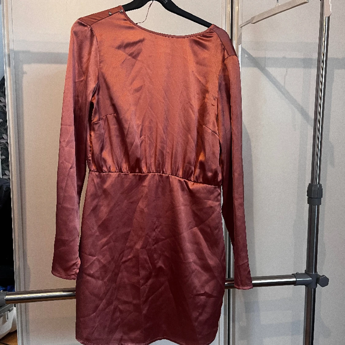 Superfin klänning- öppen rygg