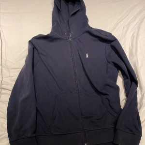 Ralph lauren Zip - Ralph lauren zip, storlek XL. Köptes förra sommaren. Saknar snören. 