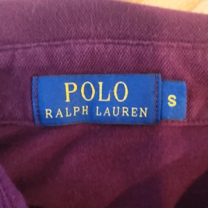 Polo Ralph Lauren - Storlek S  Vin röd 