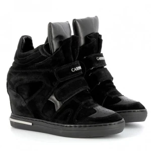 Svarta skor - Isabel Marant liknande skor av märket Carinii. I bra skick. Längd på undersula: 25cm. Skriv privat för frågor eller flera bilder ❤️