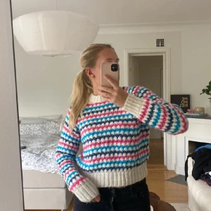 Stickad tröja  - Tröja från zara, kommer ej till användning men jättefint skick💕