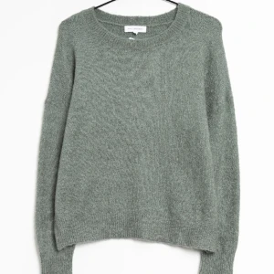 Stickad tröja - Fin tröja från MSCH. Använd ett par gånger men fortfarande i bra skick. 💗