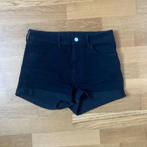 svarta jeansshorts - svarta jeansshorts från hm❤️‍🔥