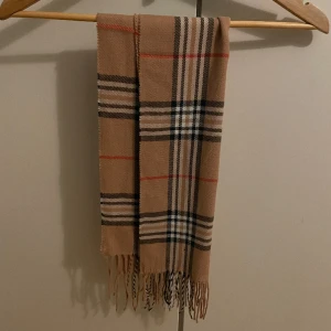 Halsduk - Halsduk till Steal pris | hör av er vid minsta funderingar |