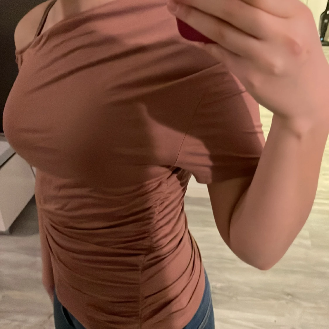 Ljus brun shoulder off tröja  - 90