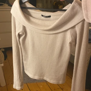 Offshoulder tröja - Jätte snygg offshoulder tröja!❤️ Från ginatricot💓