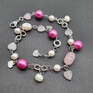 Handgjort armband  - Handgjort armband💎 Material-äkta sötvattenspärlor,  rosenkvarts, rostfritt stål. Nickel fri. Armbandslängd: 38cm 