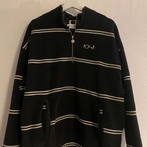 Polar tröja - Hej! Säljer min polar tröja för jag inte använder den mer. Skicket 9/10, strl M. 