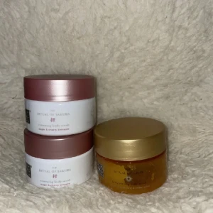 En vit och en gul bodyscrub - Nytt