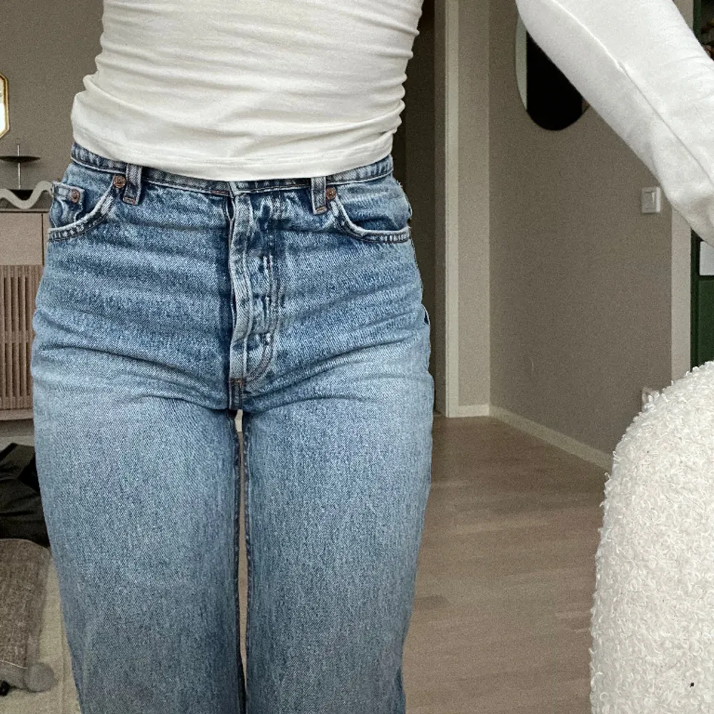 Snygga jeans från zara. Jeans & Byxor.