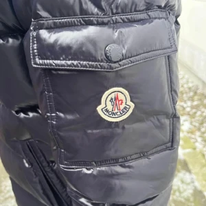 Moncler maya - Säljer denna åt min vän storlek S Passar till storlek M  BARA SWISH 