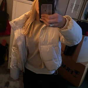 Zara jacka, färgen är som sista bilden💞 - Nyskick