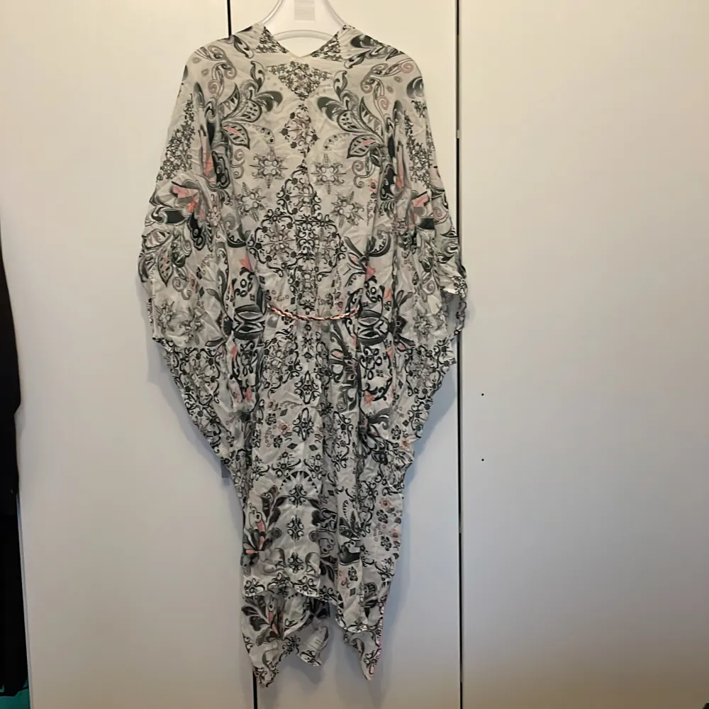 Sparsamt använd kimono från odd Molly. One size. Tröjor & Koftor.