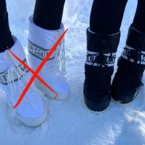 Moon boots - Sjukt fina moon boots i väldigt bra skick!!❤️🤩 säljer dem då de inte kommer till användning, passar mig (stl 39) perfekt 👌pris går att diskutera❤️