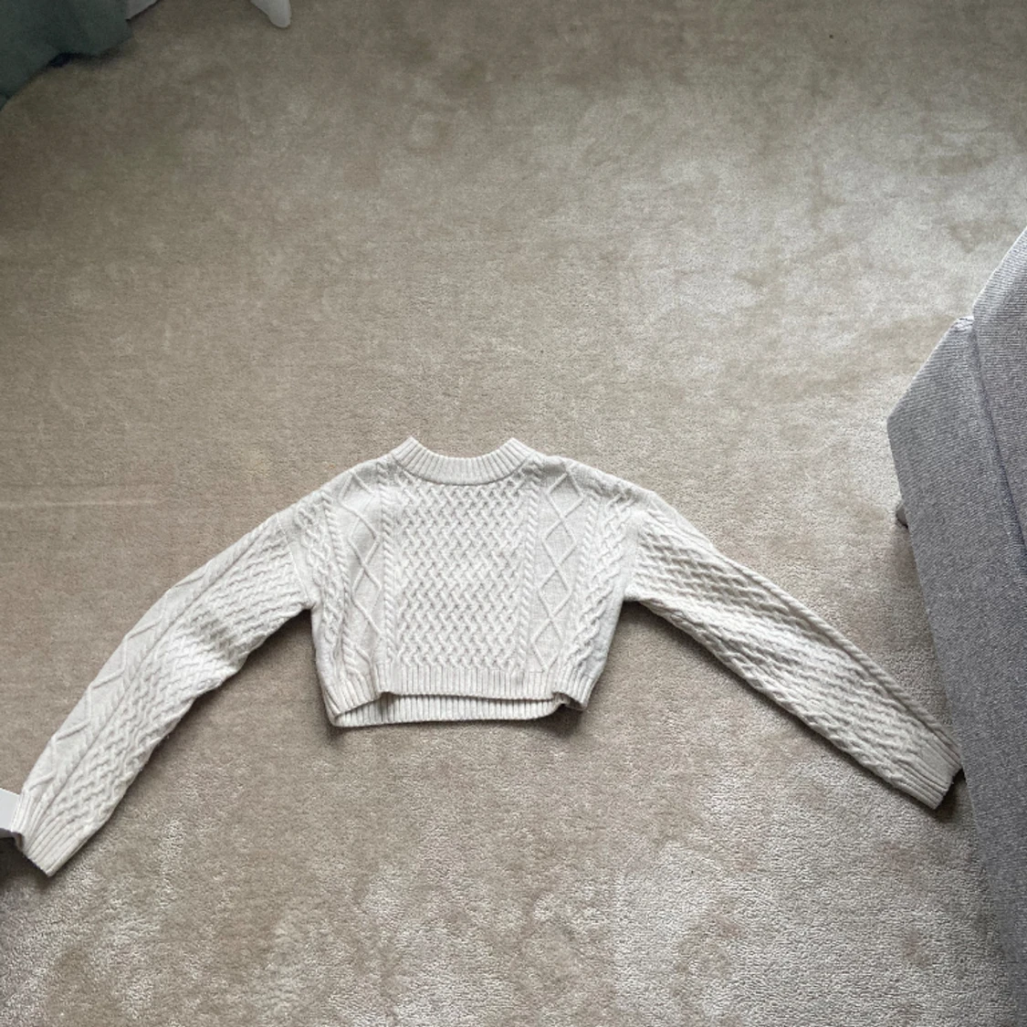 Fin stickad magtröja