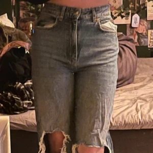 jeans - otroligt coola jeans använts en del men för små för mig nu 