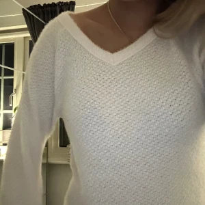 STICKAD TRÖJA 💕 - stickad tröja från hollister 💕storlek xs men passar xs/s