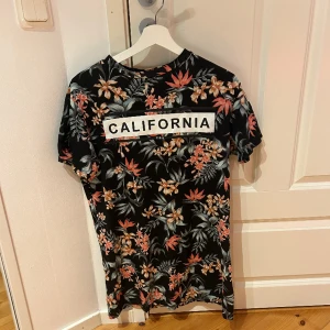 Klänning - Super skön soft klänning från H&M, knappt använd så i nyskick. 🤍