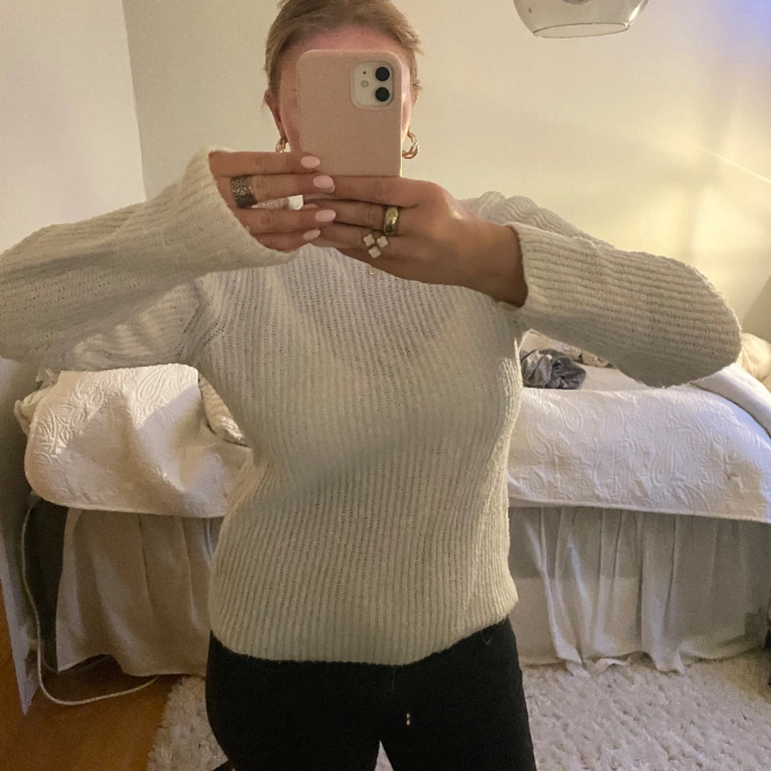 Vit stickad tröja med öppen rygg - 90