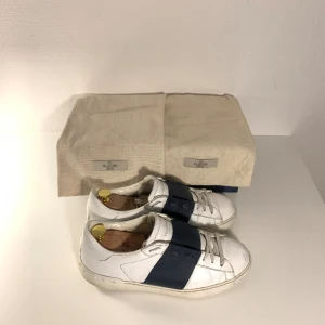 Valentino Open skor  - Säljer en par riktigt feta valentino opens! Storlek: 41 | Skick: 7/10 | 2st dustbags och ralph lauren box medföljer! | Givetvis äkta!