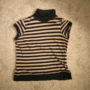 Topp - Jättefin topp, tyvärr för liten för mig