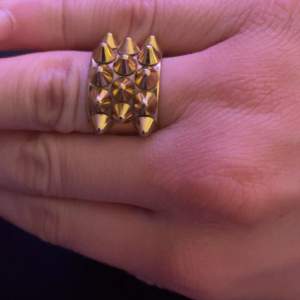 Säljer min edblads ring i storlek s(16,80) I färgen guld.Bra skick ,skriv om mer information eller bilder💕