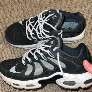 Nike skor (ts limited edition) - 9/10 skick🤩. Finns inte kvar nånstans  Köpta för 2,100kr 