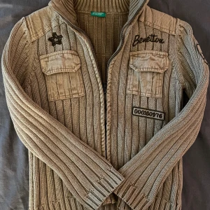 Zip sweatshirt  - Denna häftiga sweatshirt som tyvärr för liten för mig som vanligtvis har storlek m. Den passar för dig med storlek S❤️ 