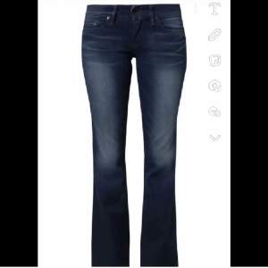 Säljer nu mina lågmidjade bootcut jeans från G star! Kom privat för fler bilder! 💕De är i bra sick!❤️
