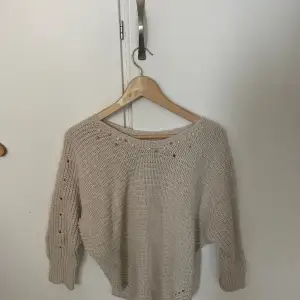 Stickad tröja som är poncho-inspirerad💖 dm vid frågor, bra skick