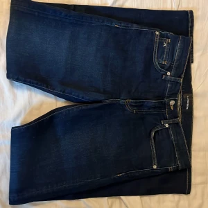Jeans  - Knappt använd J.Lindeberg- jeans storlek 30/32