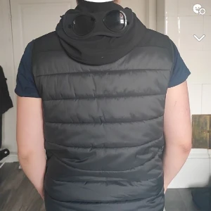 Cp company väst - Den är helt ny använd 2-3 gånger