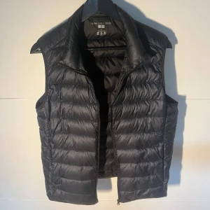 Uniqlo väst - Ultra light down väst från uniqlo. Skick 9/10. Ny pris 600. 