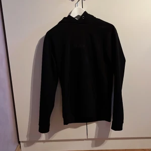 Ciszere hoodie i svart mocka - Ciszere hoodie sitter som en small väldigt bra skick 8/10. Priset sitter ej i sten och bara att skriva vid funderingar!