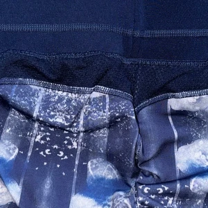 Freddy Wr Up träningstights ❤️ - Snyggas blå träningstights från Freddy WR Up. Storlek M Silikonband så tightsen sitter perfekt! Pushup effekt så formar rumpan fint!  Använda en gång! (Storlekslappen håller på och lossnar men den kan man bara klippa av om man vill) reflexdetaljer.