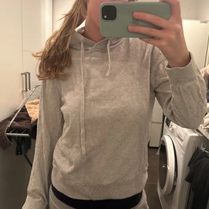 Grå stickad hoodie - Jättefin grå stickad hoodie från lexington!