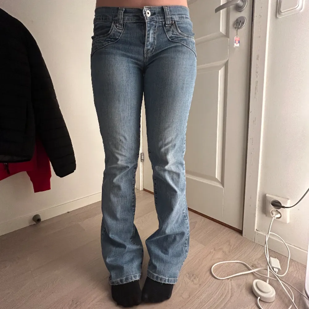 Skitsnygga jeans i helt nyttskick! Tyvvär kommer dem inte längre till användning😕🤩. Jeans & Byxor.