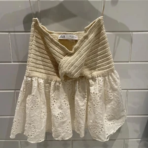 Zara topp - Säljer denna populära topp från Zara, oanvänd i storlek S! 💓