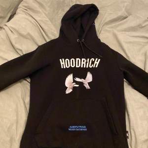 Hoodrich hoodie i bra skick  Storlek xs