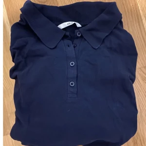 Långärmad piké/rugbytröja - Skick 9,5/10🔥 Hör av er vid frågor eller fler bilder