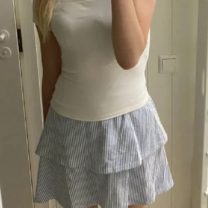 Kjol - Så fin sommrig kjol perfekt till sommaren, nypris 329 🤩10/10 skick