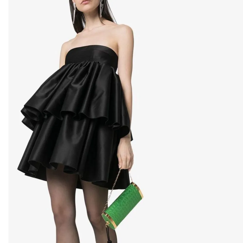 Unik Rotate klänning, modell Carmina, som är oanvänd med alla etiketter kvar. Den köptes för 2799 kr och säljs för 900. Jag säljer denna eftersom den är för liten! . Klänningar.