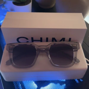 Chimi 04 - Säljer mina chimis då jag inte använder dem. Skick 9,5-10 Fick dem för några månader sen så inga skador alls Vid funderingar så är det bara att höra av sig🙌🏽