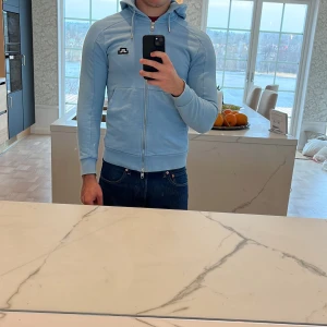 J Lindeberg Hoodie - Pris: 399kr Nypris: 1200kr S