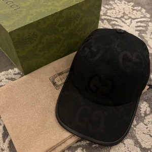 Gucci keps  - Kan säljas billigare vid snabb affär ge bara förslag med bud!