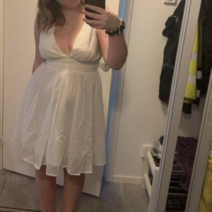 studentklänning från JJ’s house  - säljer min fina studentklänning som tyvärr inte kommer komma till användning då jag hittat en annan:) (slut på hemsidan)